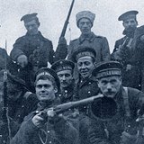 Katonák egy csoportja az 1917-es oroszországi bolsevik forradalom idején