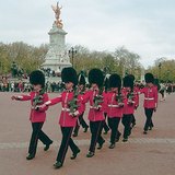 Királyi testőrök őrségváltása Londonban