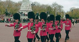 Királyi testőrök őrségváltása Londonban