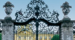 A fertődi Esterházy-kastély kovácsoltvas kapuja