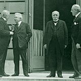 A párizsi békekonferencián részt vevő nagyhatalmak vezetői: Lloyd George brit, Orlando olasz és Clemenceau francia kormányfő, valamint Wilson amerikai elnök