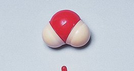 A vízmolekula kalott- és pálcikamodellje