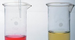 Sósav semlegesítése nátrium-hidroxid-oldattal (univerzálindikátor jelenlétében)