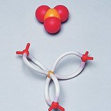 A kén-trioxid-molekula kalott- és pálcikamodellje