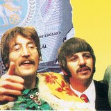 A Beatles együttes tagjai: George Harrison (ének, gitár), John Lennon (ének, gitár), Ringo Starr (dob), Paul McCartney (ének, basszusgitár)