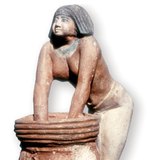Kenyeret készítő egyiptomi nő szobra