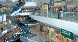 Modern bevásárlóközpont Hongkongban