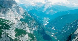 Hegyvidék U keresztmetszetű völgye