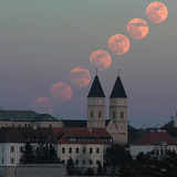 A felkelő telihold sorozatfelvétele