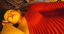 Fekvő Buddha