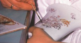 Készül a hollóházi porcelán