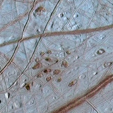 A Jupiter Európa nevű holdjának jéggel borított felszíne