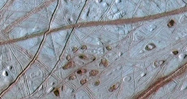 A Jupiter Európa nevű holdjának jéggel borított felszíne