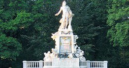 Mozart emlékműve Bécsben