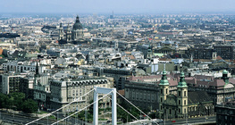 Budapest látképe az Erzsébet híddal