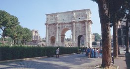 Róma, Constantinus diadalíve