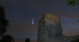 A Discovery űrsikló és a Nemzetközi Űrállomás útja az égen