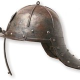 Korabeli, főként lovas katonák által használt sisak