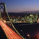 San Francisco éjszakai látképe a Bay Bridge-zsel