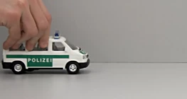 Játék autó mozgása